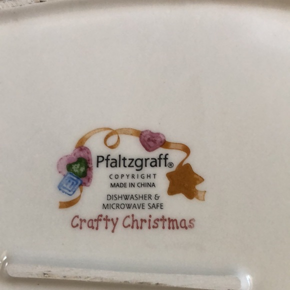 Pfaltzgraff Crafty Christmas platter - Picture 5 of 5